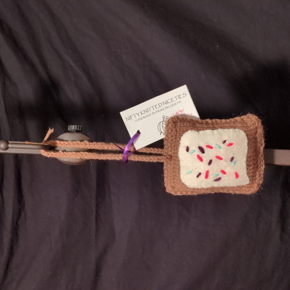 Handmade Knit Crocht PopTart Bag Charm Ornament Tan Ivory Sprinkles #01 - Picture 1 of 7